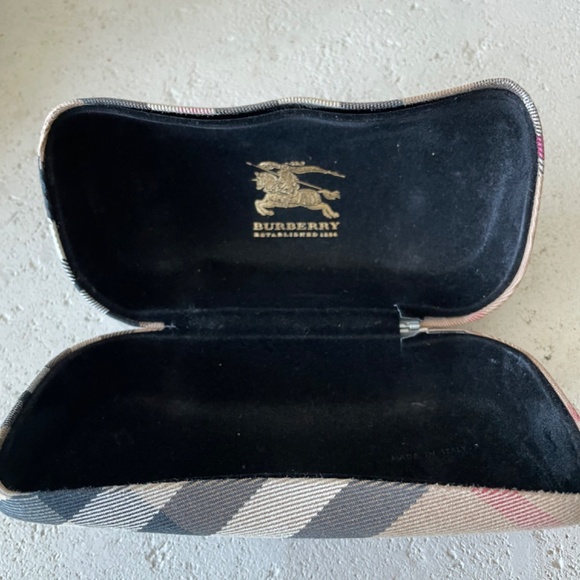 BURBERRY Cat Eye Sunglasses with case - Picture 5 of 6